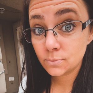 Meet your Posher, Casey